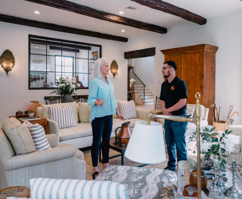 san antonio homeowner discussing with junkstart employee what to remove from living room